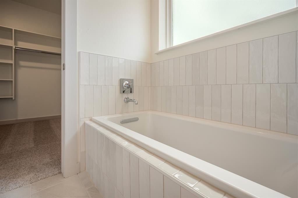 4909 Misty Wood Lane. Mustang, OK 73064