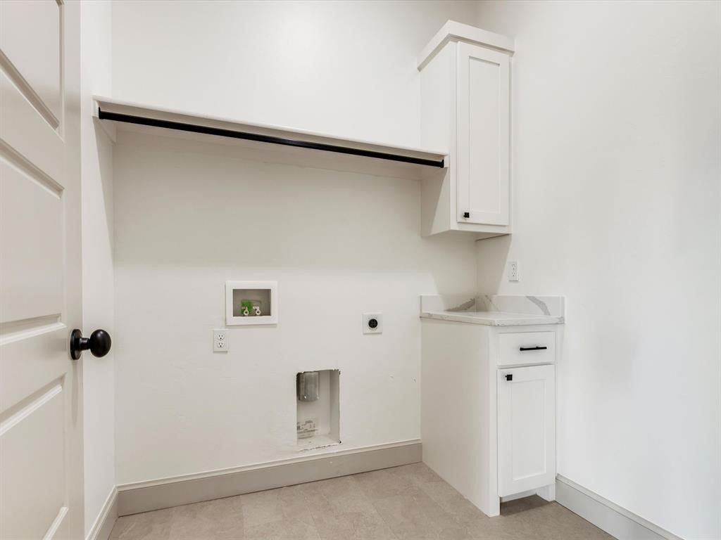 3556 Paso Robles. Edmond, OK 73034