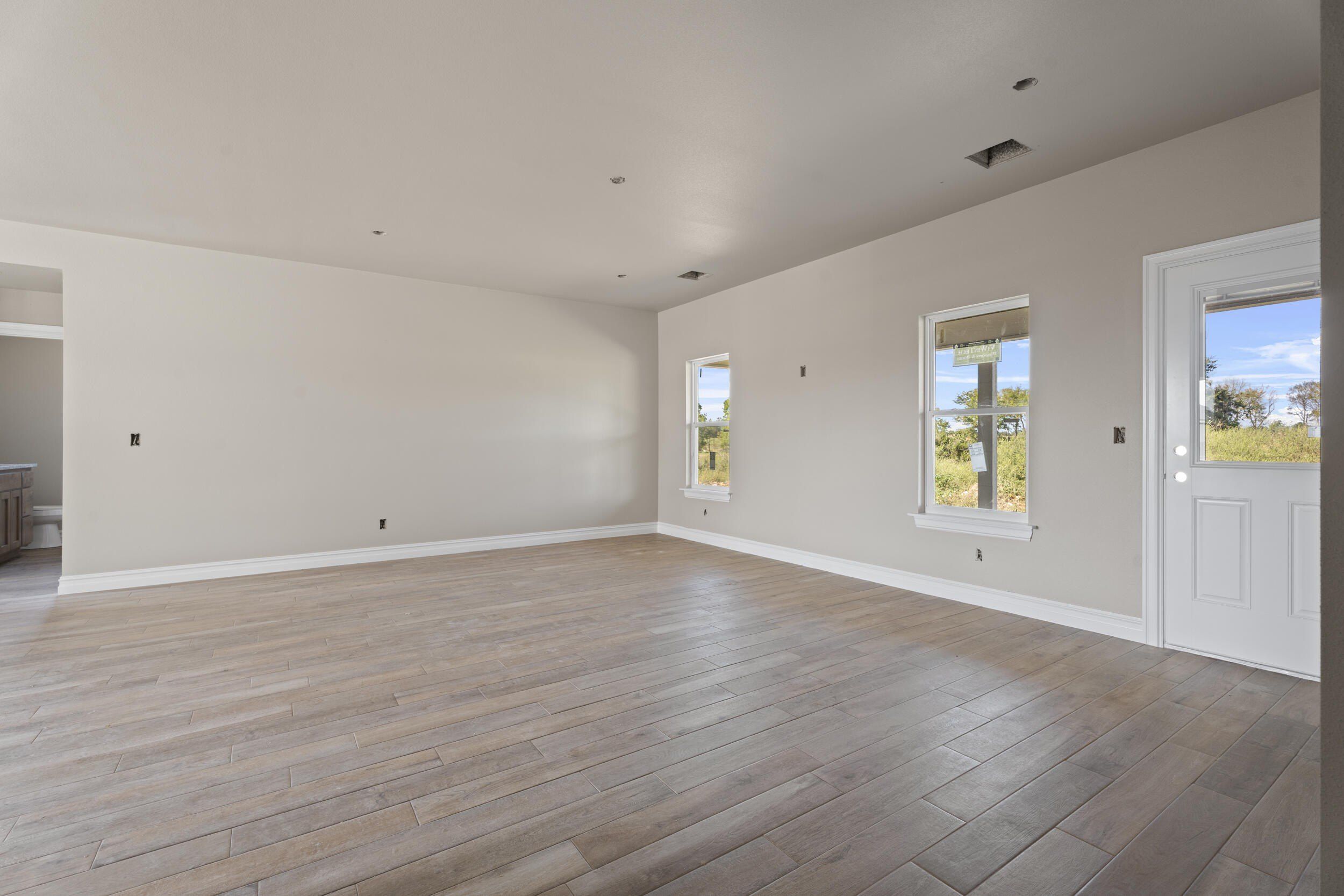 1129 Center Court Circle. Grove, OK 74344