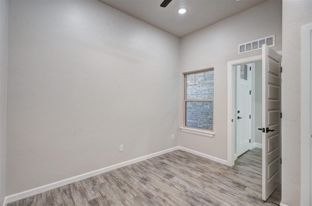 3014 Hollow Crest Lane. Norman, OK 73071