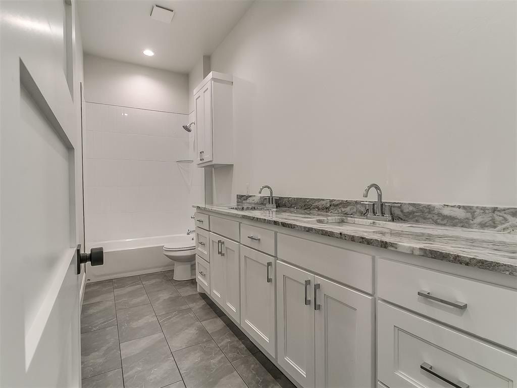 3340 Sagebrush Place. Yukon, OK 73099