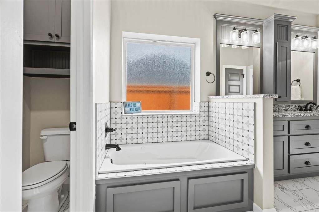 10505 Sw 51St Street. Mustang, OK 73064