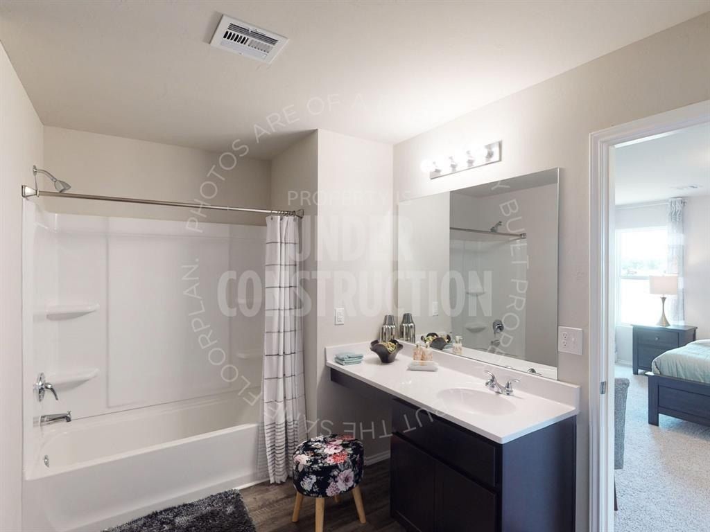 1176 Sunflower Lane. Mustang, OK 73064