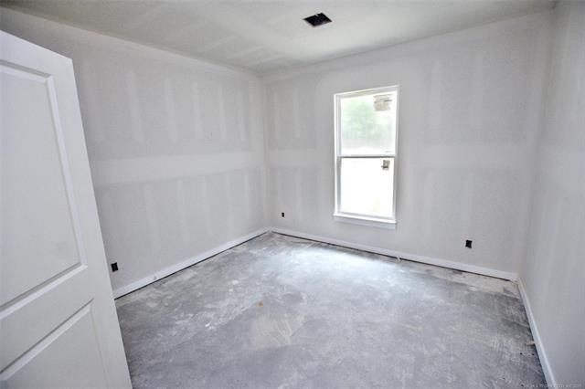 18834 W Hunters Court. Park Hill, OK 74451