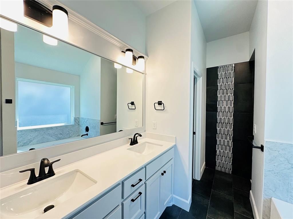 2901 Summit Hollow Circle. Norman, OK 73071