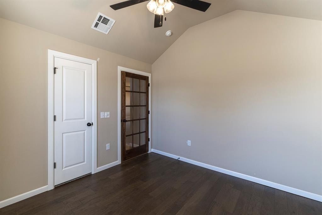 1923 W Flintlock Way. Mustang, OK 73064