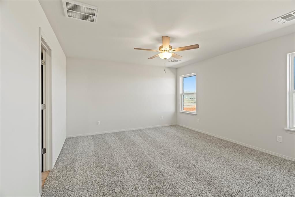 4640 Lincoln Landing. Harrah, OK 73045