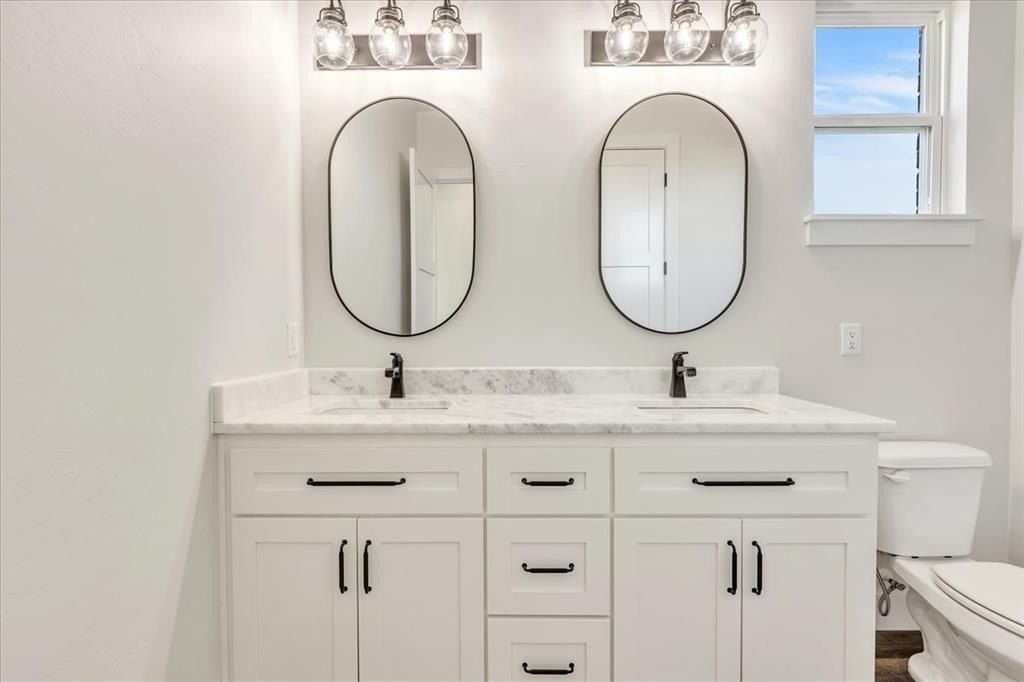 900 Meadow Park 29 Road. Guthrie, OK 73044