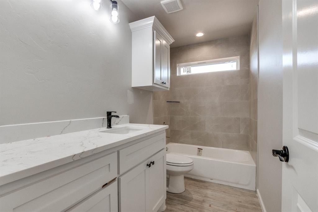 10601 Two Lakes Drive. Yukon, OK 73099