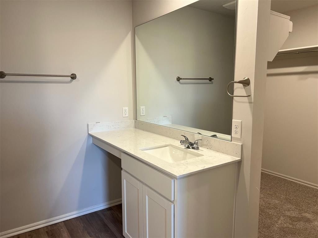 1220 E Ruger Lane. Mustang, OK 73064