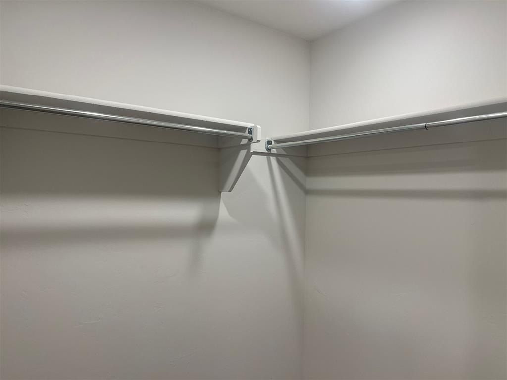 1208 E Ruger Lane. Mustang, OK 73064