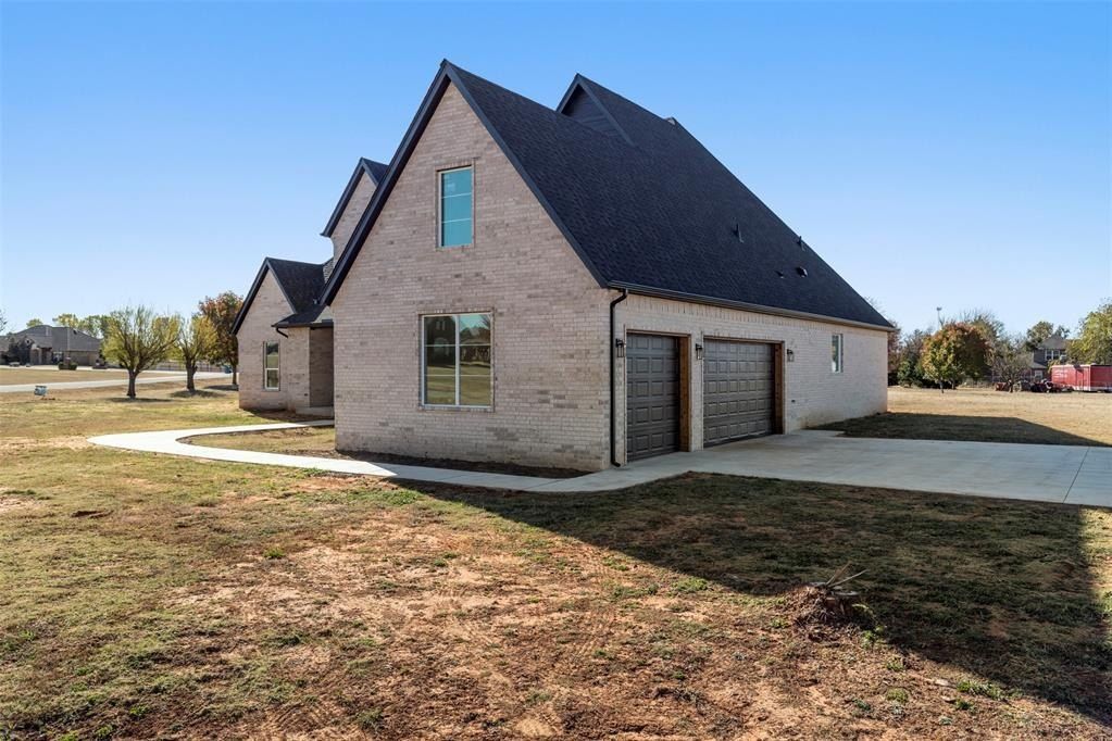 7222 Jordan Drive. Tuttle, OK 73089