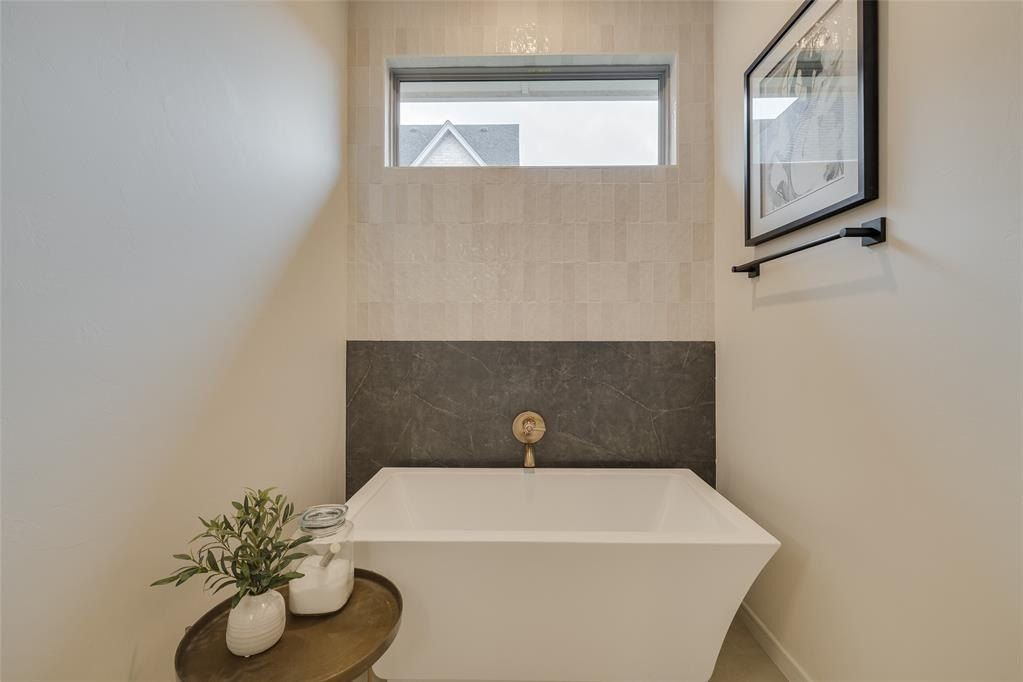 4017 Stone Bluff Way. Edmond, OK 73034