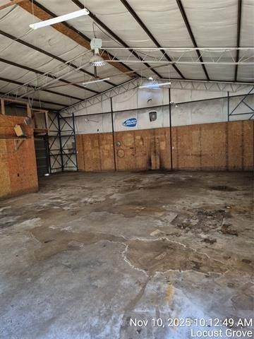 1544 E 565 Road. Locust Grove, OK 74352