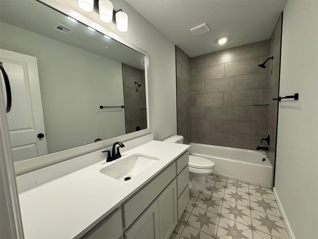 2619 Turtle Way. Midwest City, OK 73130