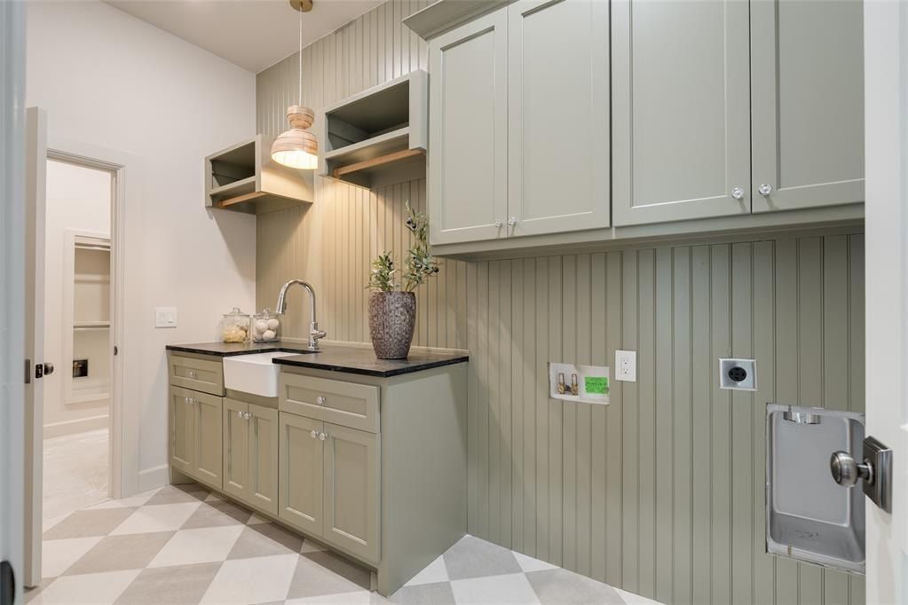 2816 Evening Stroll Drive. Edmond, OK 73034