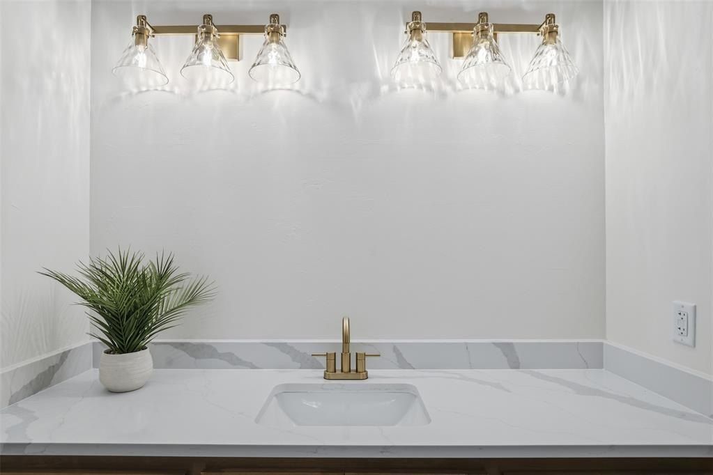 975 Hadley Lane. Tuttle, OK 73089