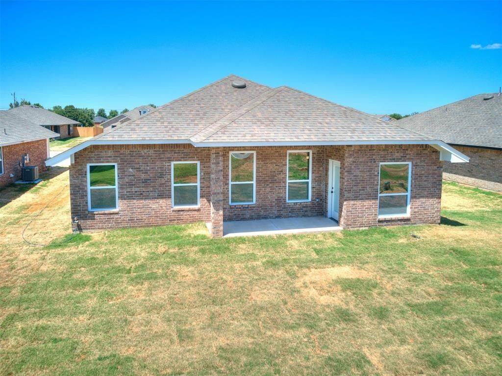1000 Se 16Th Terrace. Newcastle, OK 73065