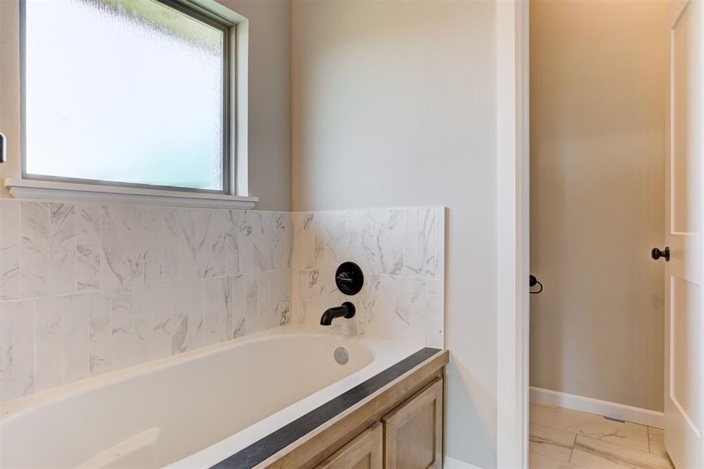 629 Honey Springs Lane. Shawnee, OK 74804