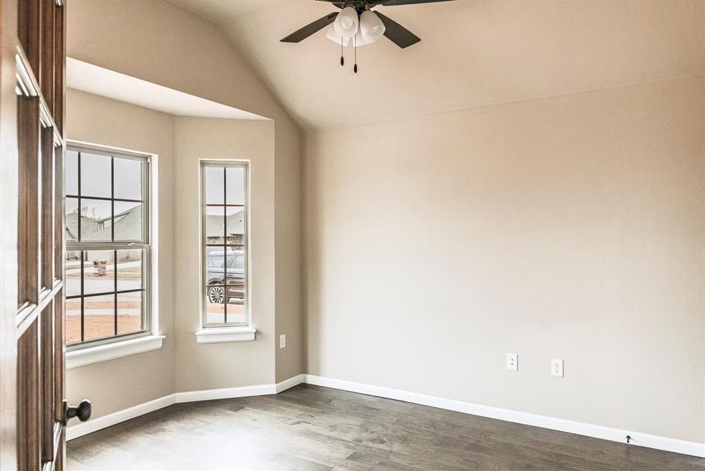 2029 W Flintlock Way. Mustang, OK 73064