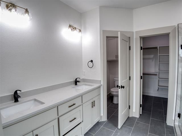 1193 Wild Indigo Circle. Calera, OK 74730