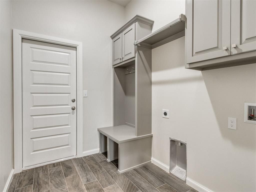 2125 Valley Hollow. Norman, OK 73071