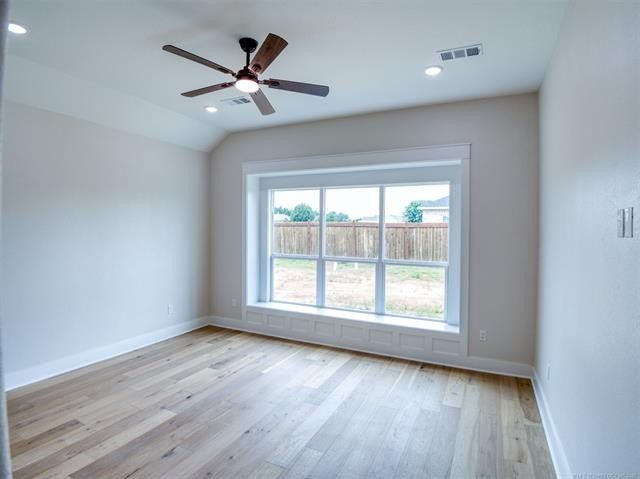 1197 Wild Indigo Circle. Calera, OK 74730