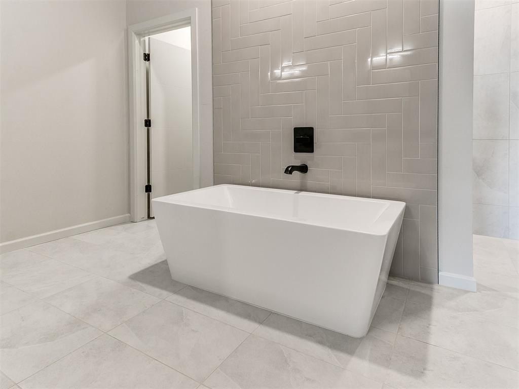 25198 Scarlett Street. Cashion, OK 73016