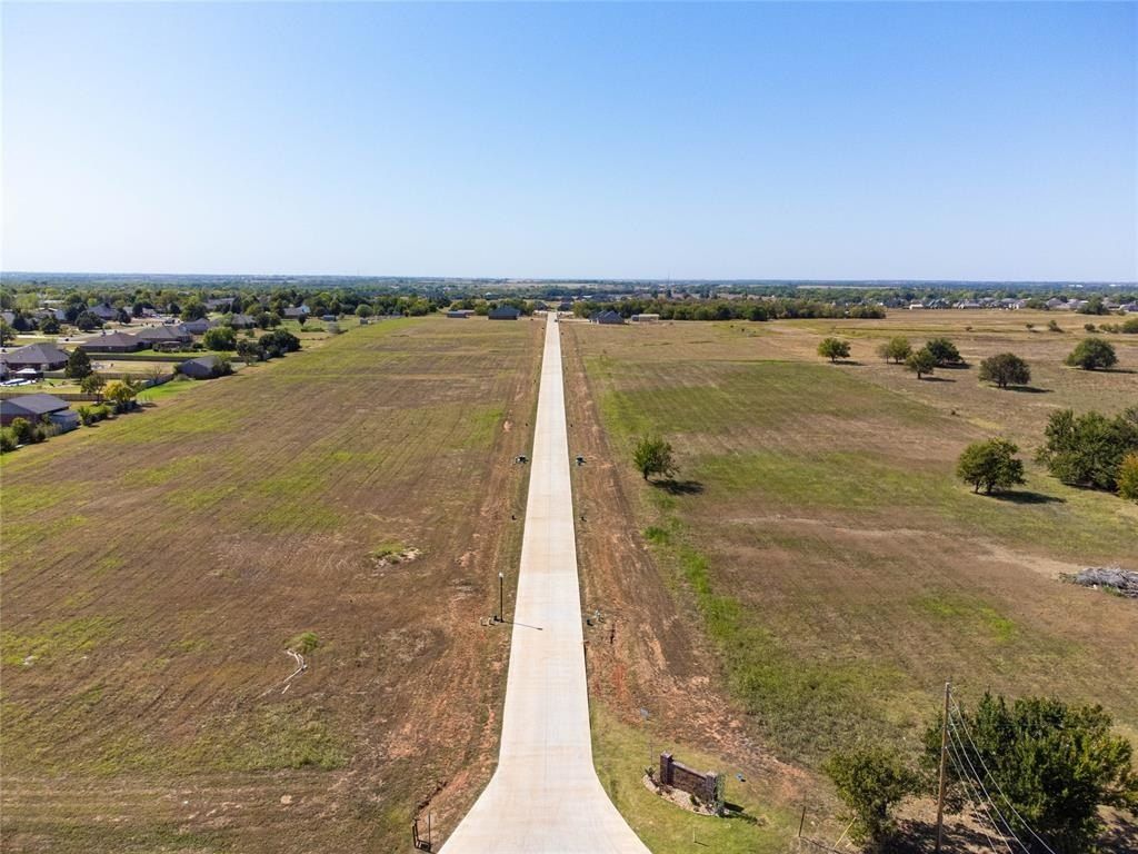 8561 Oak Tree Circle. Edmond, OK 73025