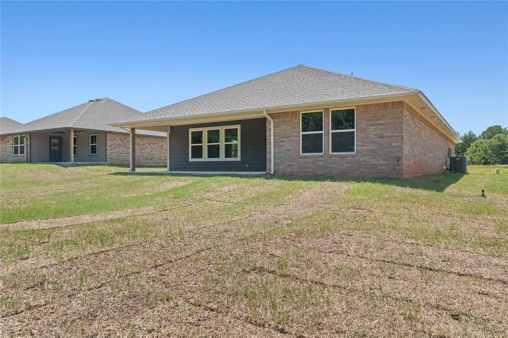 4629 Lincoln Landing. Harrah, OK 73045