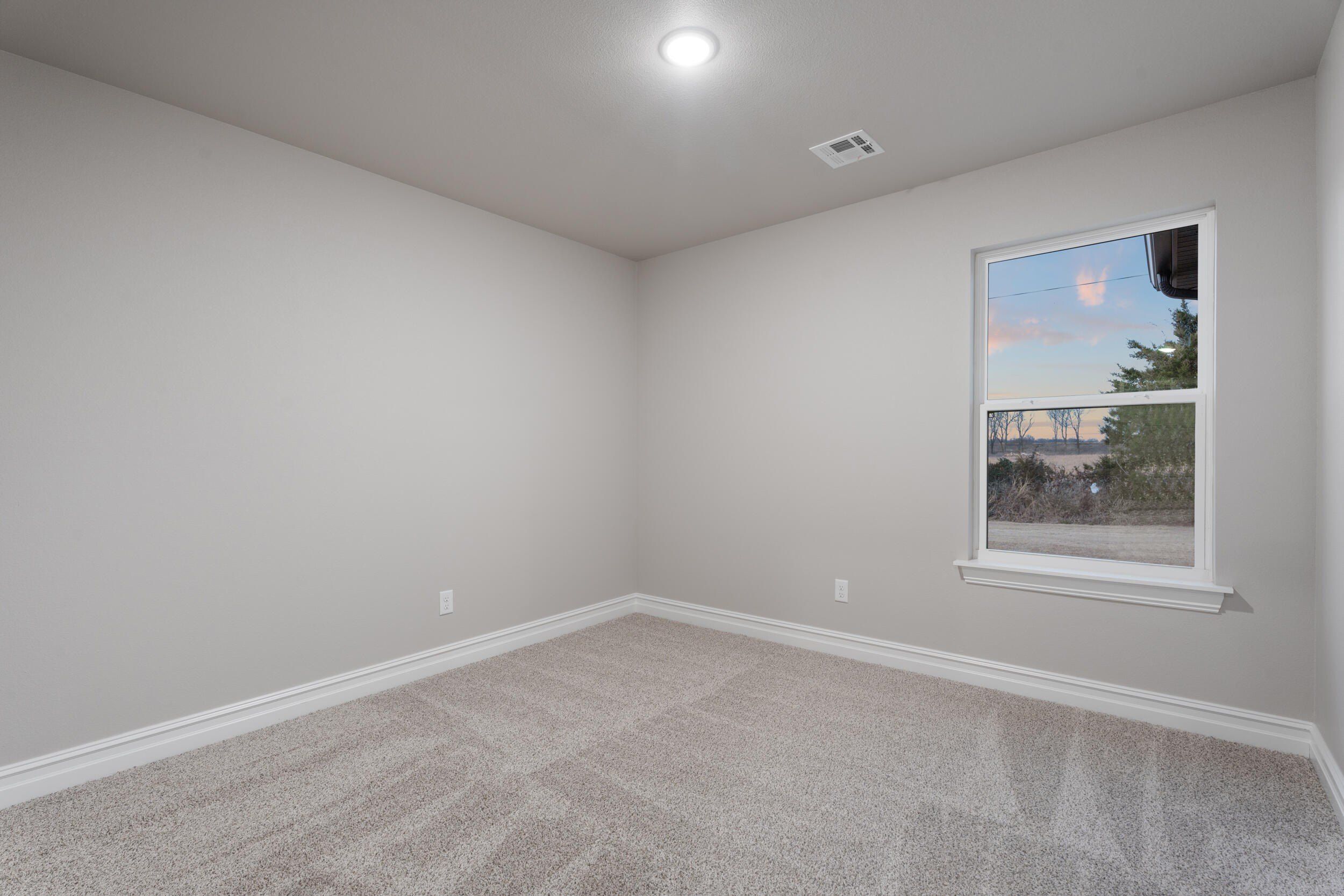 1129 Center Court Circle. Grove, OK 74344