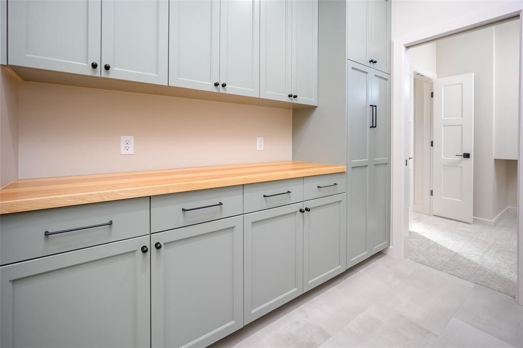 160 Meadow Lark Lane. Blanchard, OK 73010