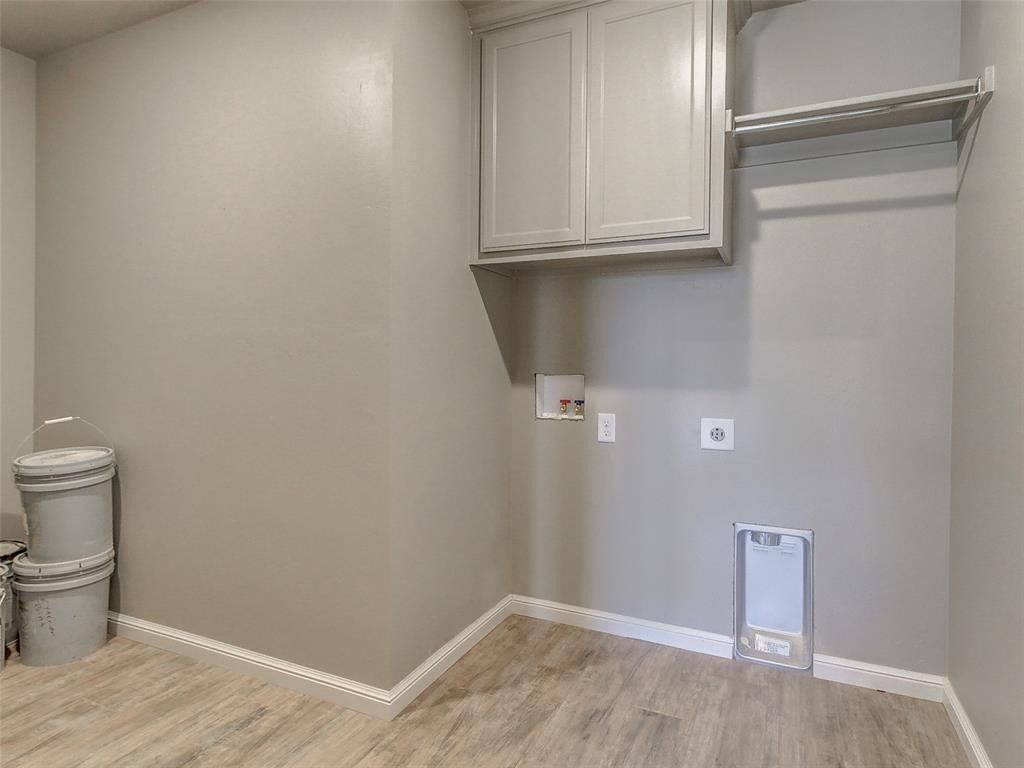 8681 Oak Tree Circle. Edmond, OK 73025