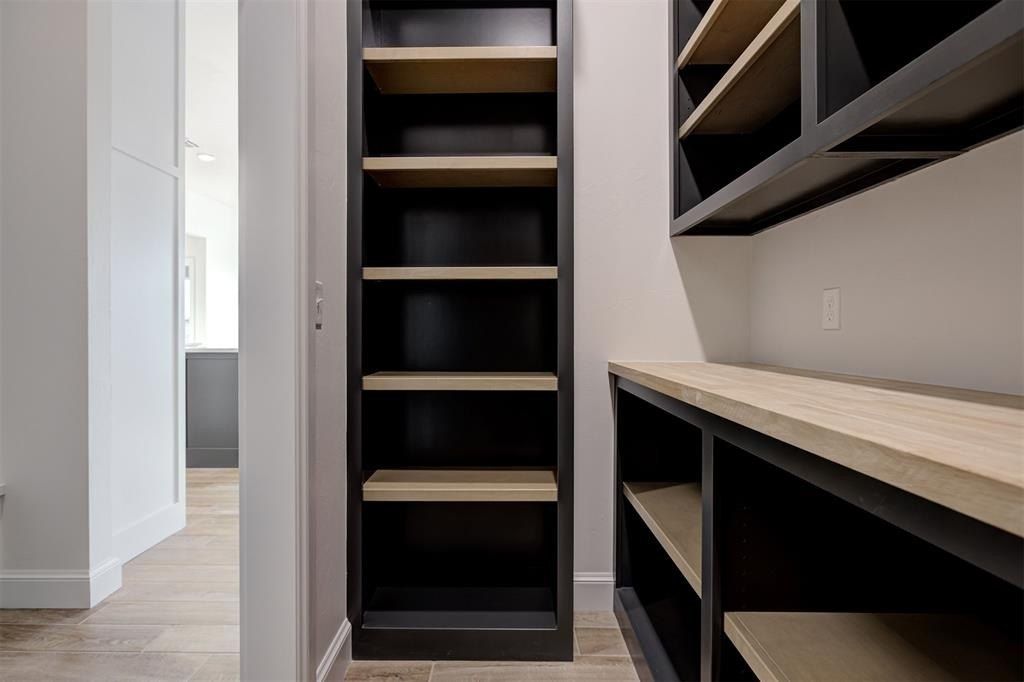 2208 W Sunset Drive. Mustang, OK 73064