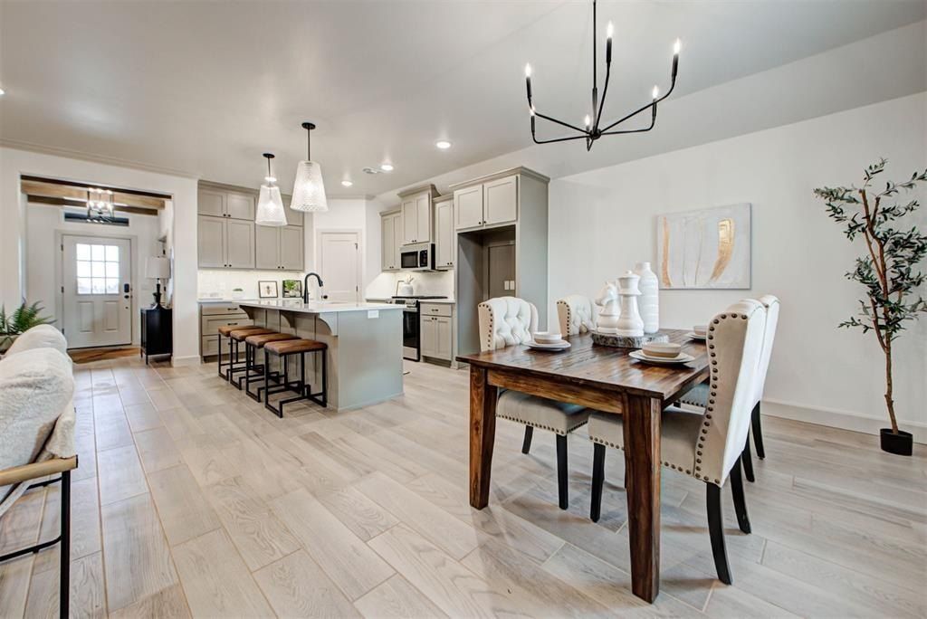 4817 Desert Willow Lane. Edmond, OK 73034