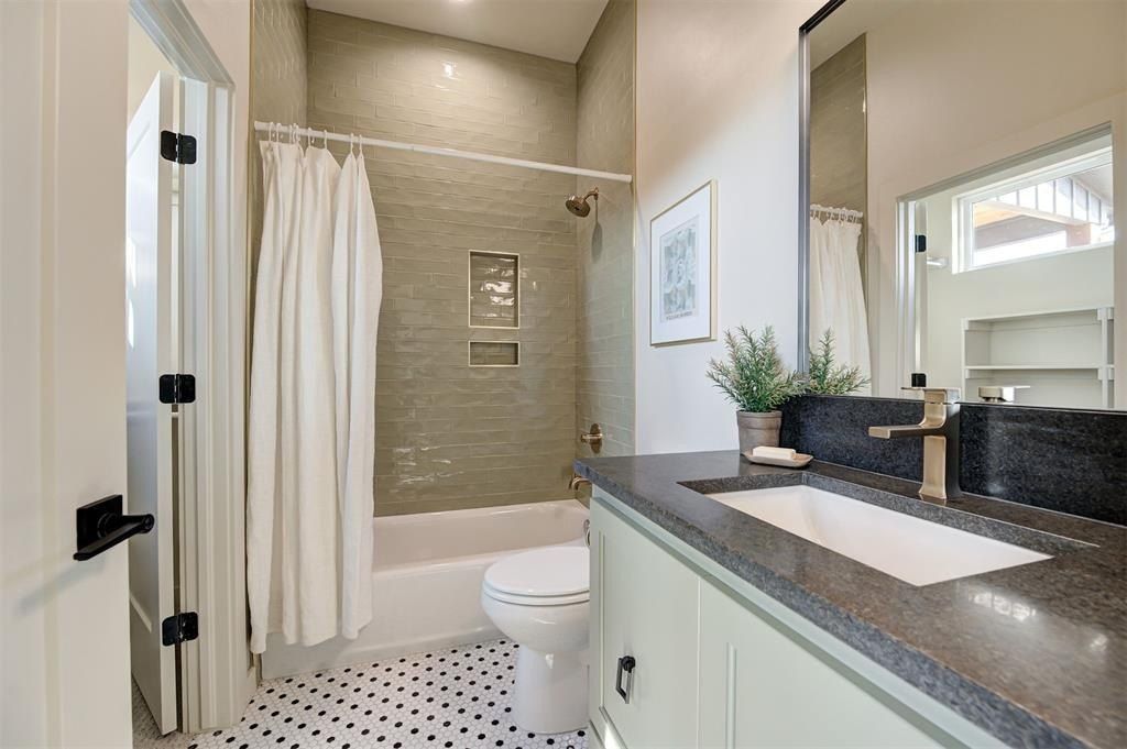 21205 Reserve Circle. Harrah, OK 73045