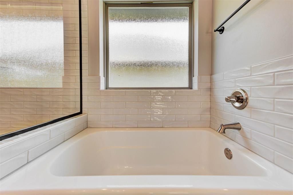 4908 Desert Willow Lane. Edmond, OK 73034