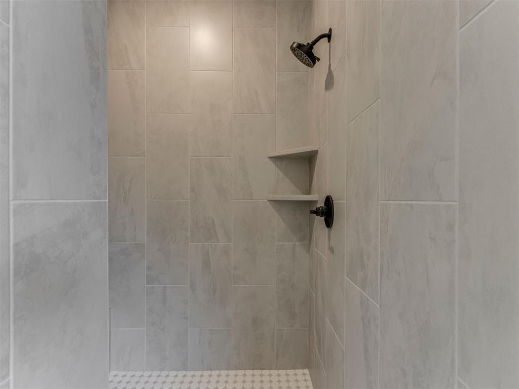 1913 Sw 40Th Street. Moore, OK 73160