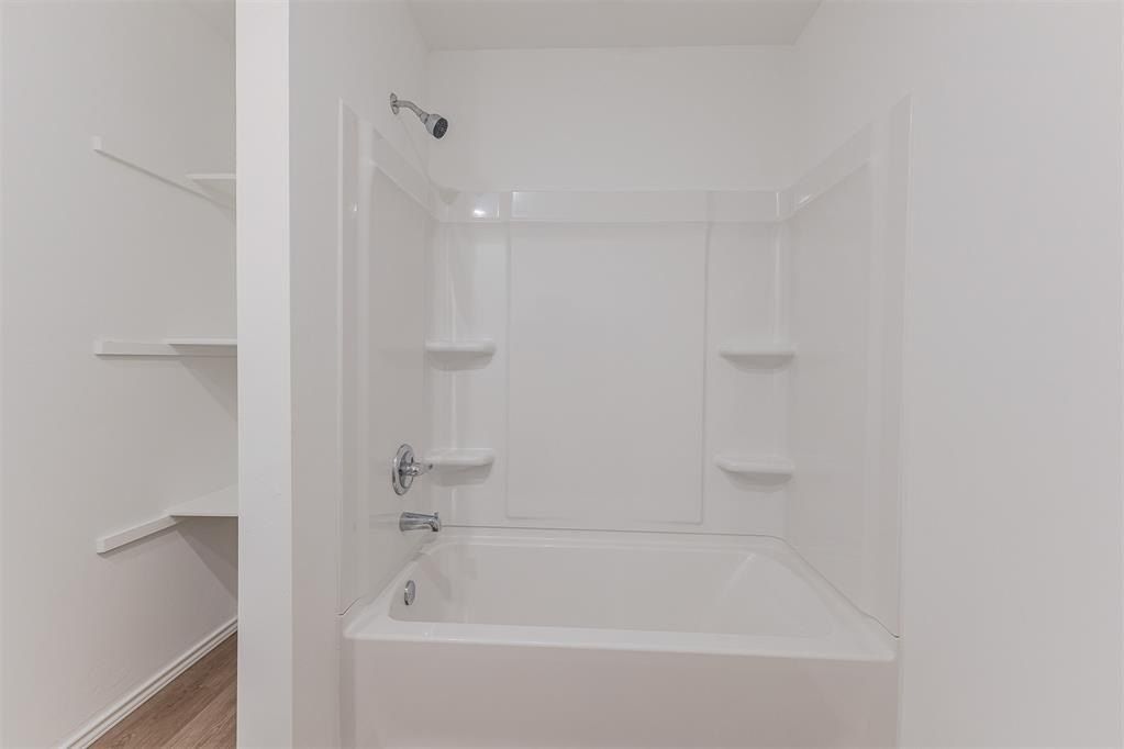 4270 Winding Brook. Harrah, OK 73045