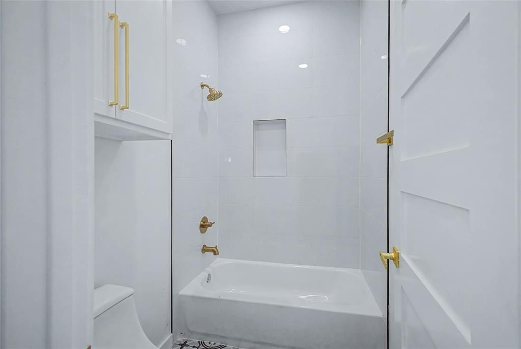 1180 Wolf Creek Drive. Blanchard, OK 73010