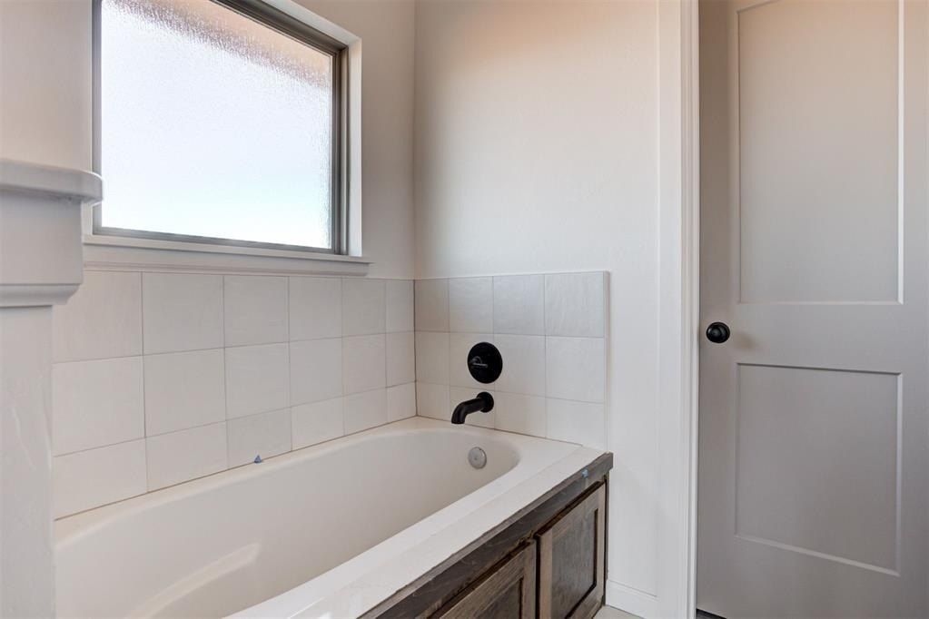 1243 Tawny Hills Road. Piedmont, OK 73078