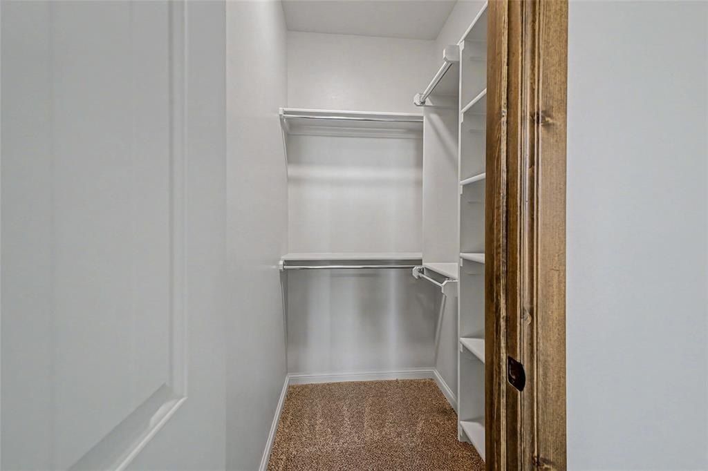 1185 Wolf Creek Drive. Blanchard, OK 73010