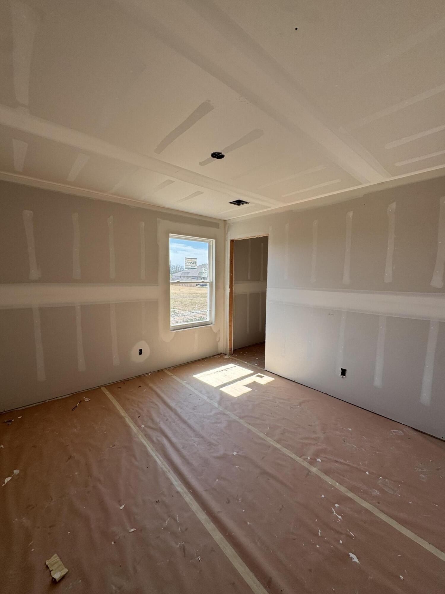 1112 Center Court Circle. Grove, OK 74344