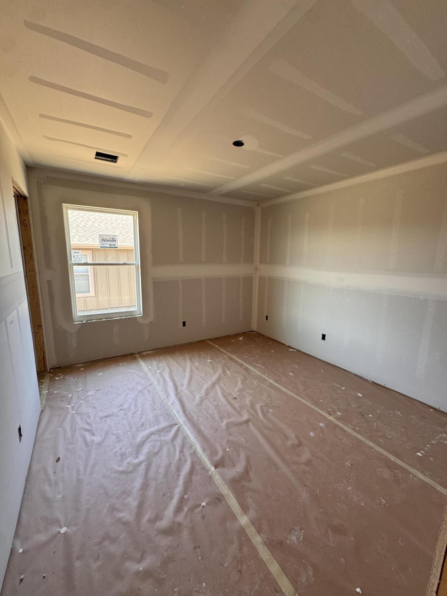 1112 Center Court Circle. Grove, OK 74344