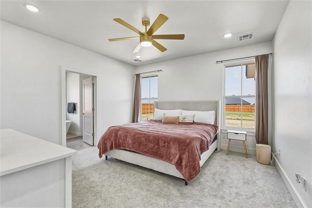 5488 Ne Minnow Lane. Elgin, OK 73538