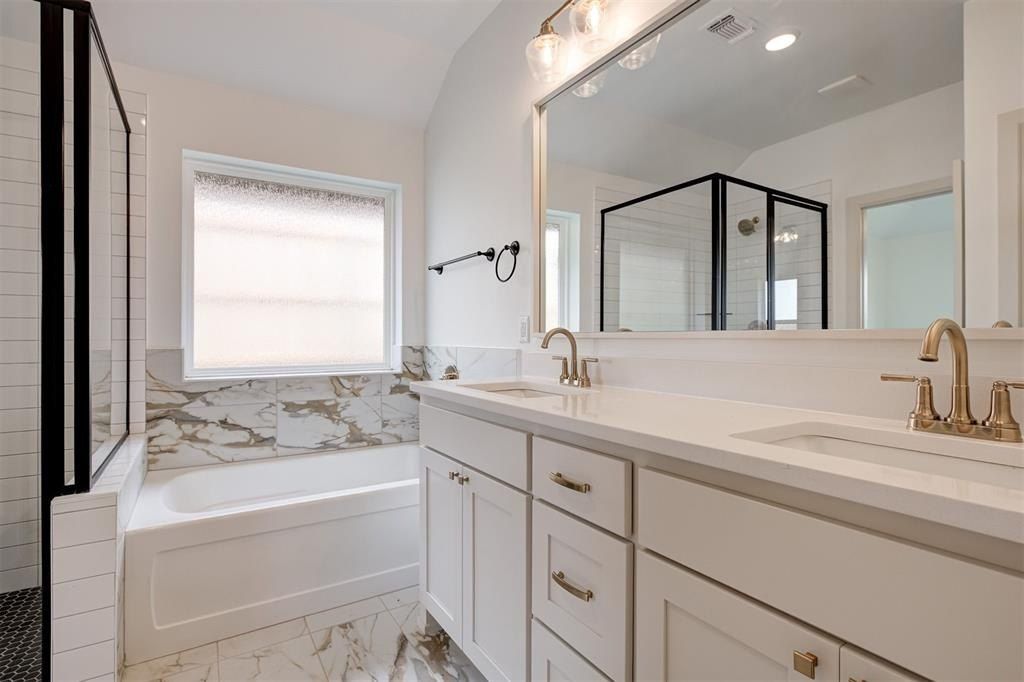 3324 Slate River Drive. Yukon, OK 73099