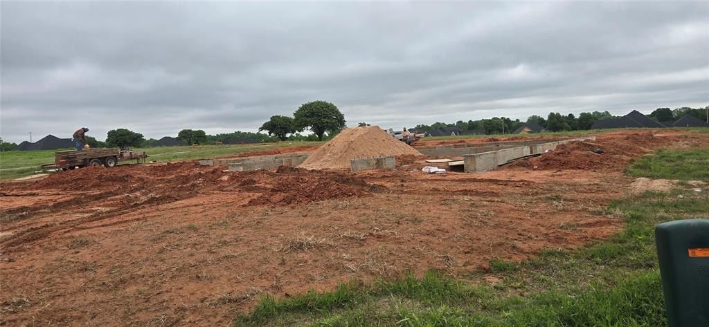 1161 Wolf Creek Drive. Blanchard, OK 73010