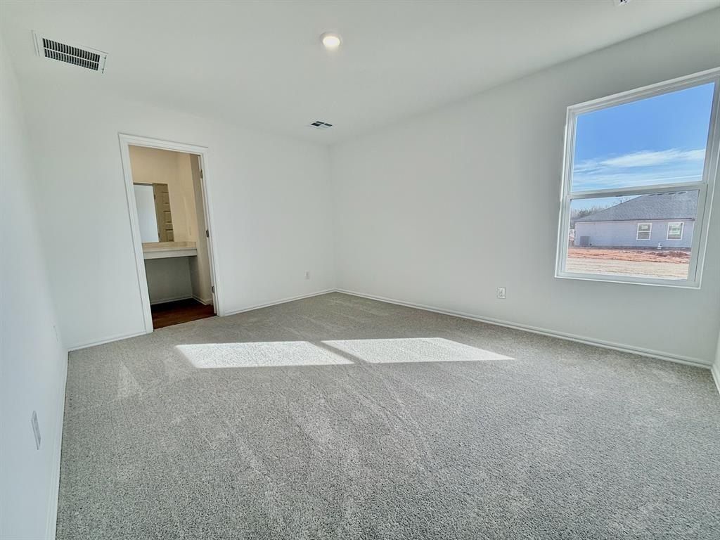 600 Hillsboro Drive. Noble, OK 73068