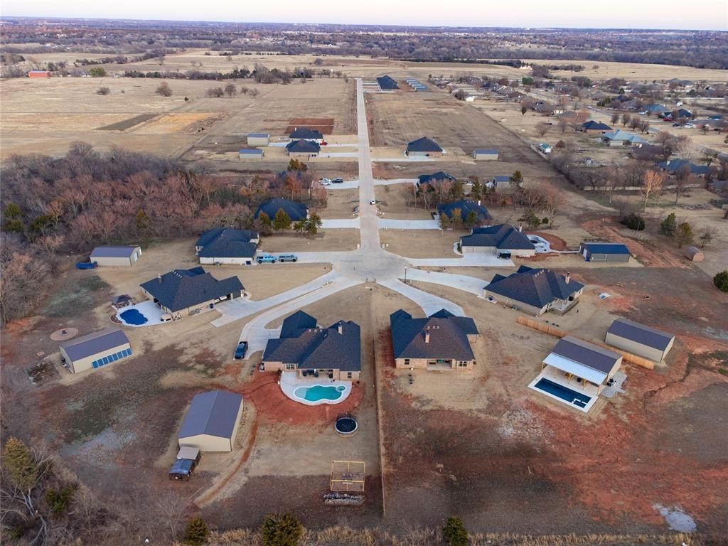 8650 Oak Tree Circle. Edmond, OK 73025