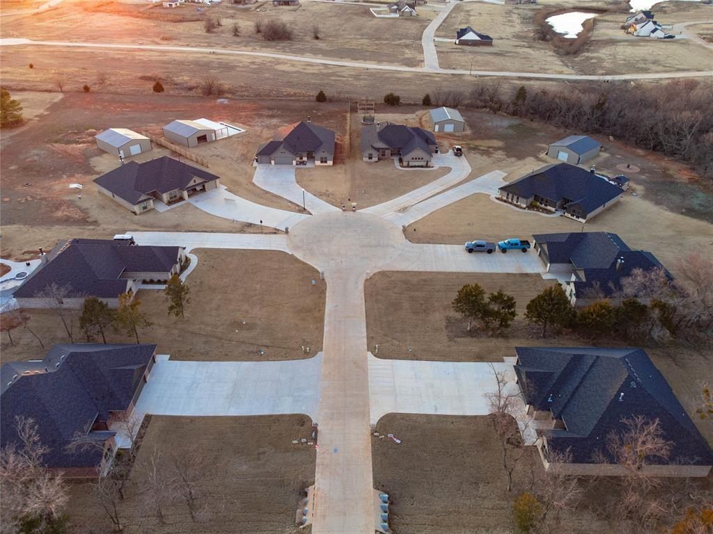 8680 Oak Tree Circle. Edmond, OK 73025